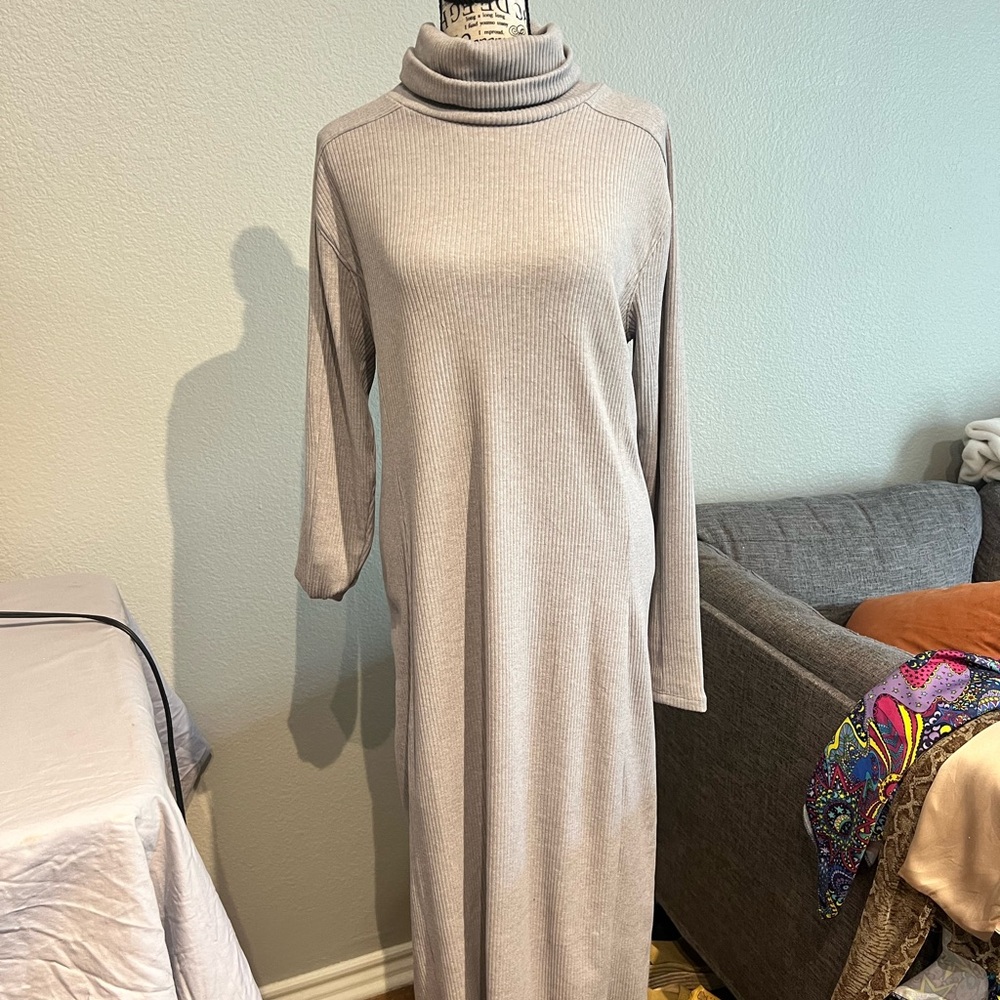 Lou & Grey Light Gray Long Sleeve Dress